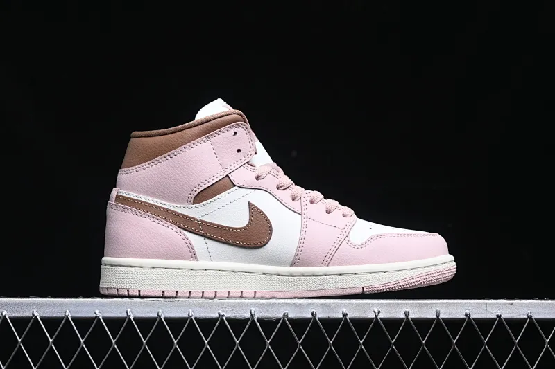 All categories Air Jordan Jordan series basketball shoes Air Jordan 1 Mid G version pure original Air Jordan 1 Mid AJ1 Joe 1 Khaki powder China basketball shoes BQ6472-620